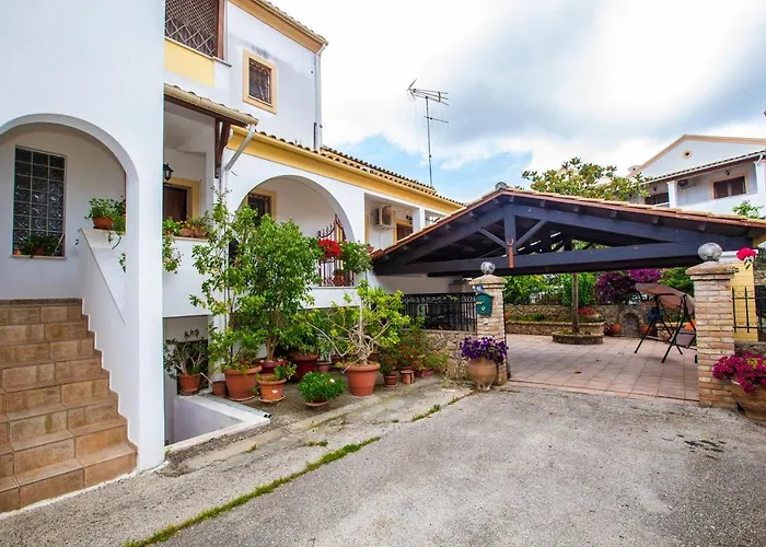 Semesterbostad Villa Aloelia - 3Bd,Garden & Bbq Near Corfu Town